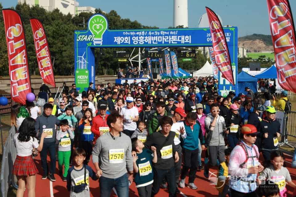 한국남동발전(주) 영흥발전본부(본부장 유준석)는 13일 ‘제9회 영흥해변마라톤 대회’를 개최했다. 영흥해변마라톤대회 참가자들이 출발하고 있는 모습.