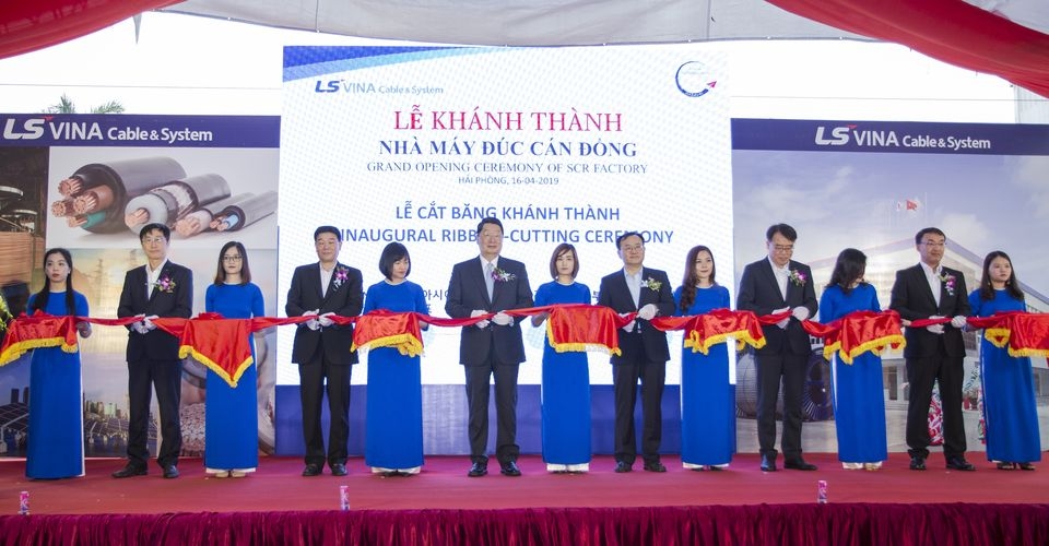 LS전선아시아는 16일 베트남 하이퐁市 생산법인 LS비나(LS-VINA)에서 전선 소재(구리 도체) 공장 증설 기념식을 가졌다.