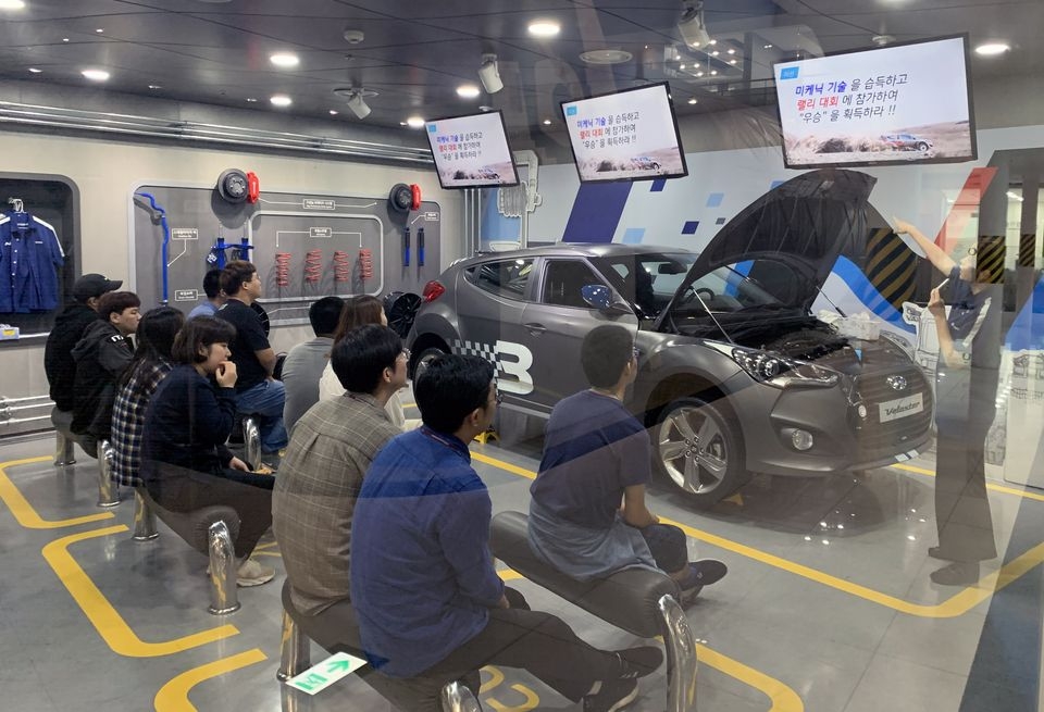 한국전기안전공사는 지난 26일 경기도 분당 소재 직업체험 테마파크 ‘잡월드’에서 장애 청소년들을 위한 진로캠프를 마련했다.