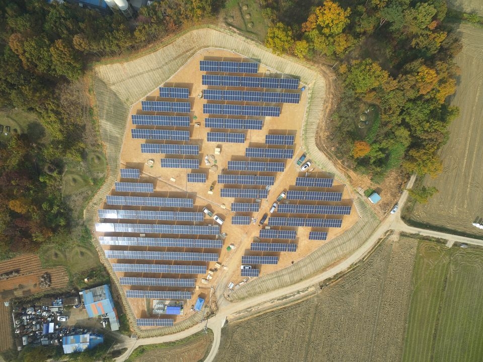해줌에서 설치한 충북 진천 800kW급 태양광발전소 전경.