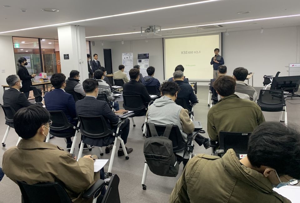 키페어는 21일 서울 역삼동 소재 팁스타운에서 세미나를 개최해 한전의 최신 규격인 AMI 2.0이 적용된 ‘KSE100B 보안칩 개발키트’를 선보였다.