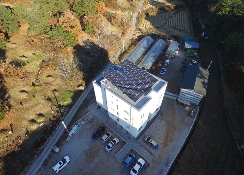해줌에서 시공한 20kW급 건물형 태양광발전소 전경.