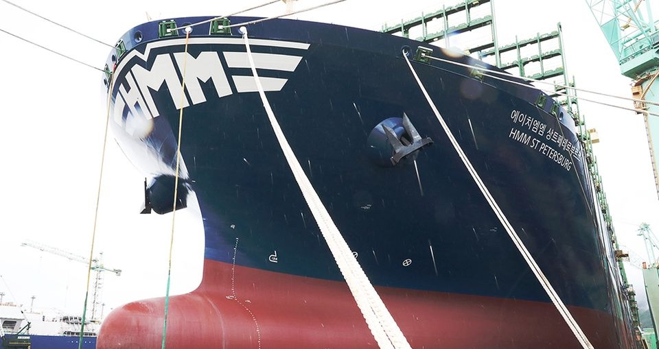 파나시아는 삼성중공업이 건조하는 HMM(구 현대상선)의 24,000TEU급 세계 최대 컨테이너 선박에 스크러버 설치를 완료했다. 사진은 HMM 상트페테르부르크호.