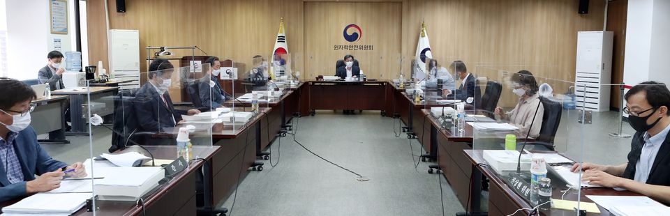 원안위는 지난 25일 ‘제126회 원자력안전위원회’를 개최해 2개 안건을 심의·의결했다.