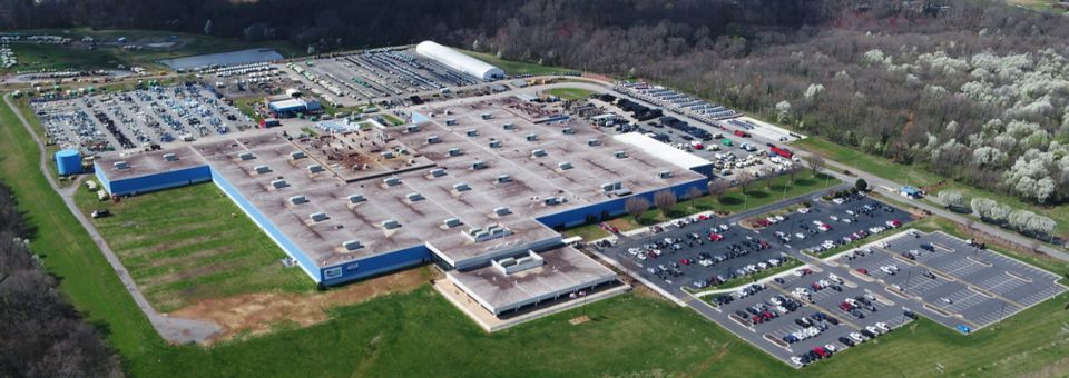 두산밥캣이 증가하는 시장 수요에 대응키 위해 770억원 규모의 투자를 단행해 미국 노스캐롤라이나 주 스테이츠빌 공장을 증설한다고 밝혔다. 사진은 스테이츠빌 공장 전경.