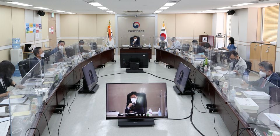원자력안전위원회는 지난 5월 27일 ‘제158회 원자력안전위원회’를 개최해 1개의 안건을 심의·의결하고, 1개의 안건을 보고받았다.