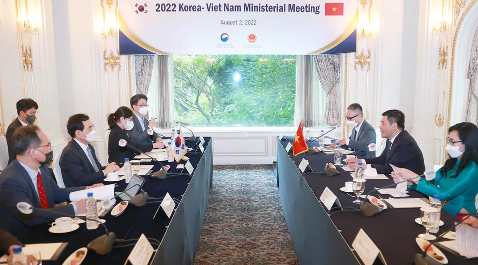 이창양 산업통상자원부 장관은 지난 8월 2일, 방한한 응우옌 홍 디엔(Nguyen Hong Dien) 베트남 산업무역부 장관과 양자 회담을 개최했다.