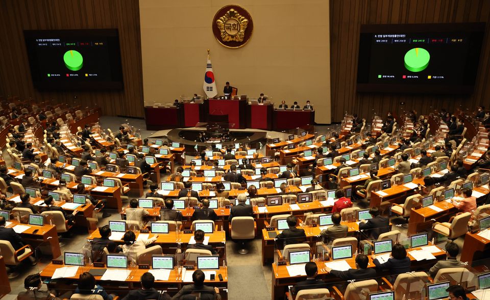 한국전기공사협회는 국회 본회의에서 전기공사업법 일부개정법률안이 통과한 것에 대해 “전기공사업계의 근간인 전기공사 분리발주 제도의 새로운 시대가 열렸다”며 환영 입장을 밝혔다.