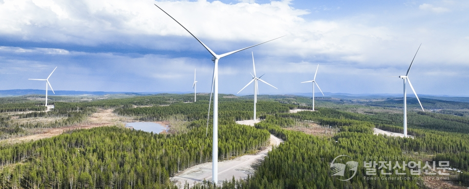전력 그룹사 최초로 유럽 두 번째 풍력 사업인 '스웨덴 구바버겟 풍력'의 공식적인 상업운전을 개시하였습니다. 스웨덴 구바버겟 풍력 전경사진