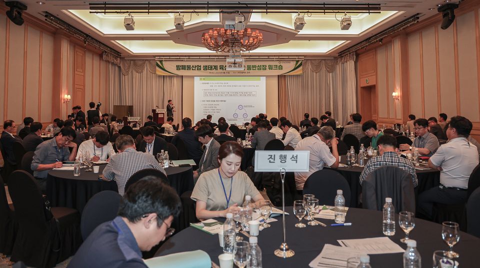 한국원자력환경공단은 8월 30일 중소협력사들과 방폐물산업 생태계 육성전략을 주제로 ‘2023년 방폐물산업 동반성장 워크숍’을 개최했다.