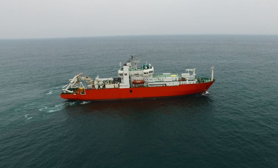 LS마린솔루션이 ‘아시아·태평양지역 해저광케이블 유지보수 사업자’로 선정됐다. 사진은 LS마린솔루션의 해저 광케이블 설치선 ‘세계로’.