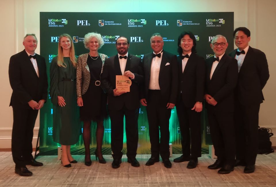 한국전력공사가 현지시간 지난 10월 19일(현지시간) 영국 런던에서 열린 ‘IJ Global ESG AWARDS 2023’ 시상식에서 UAE HVDC 해저송전망 사업으로 ‘IJ Global 2023 ESG Awards’를 수상했다.